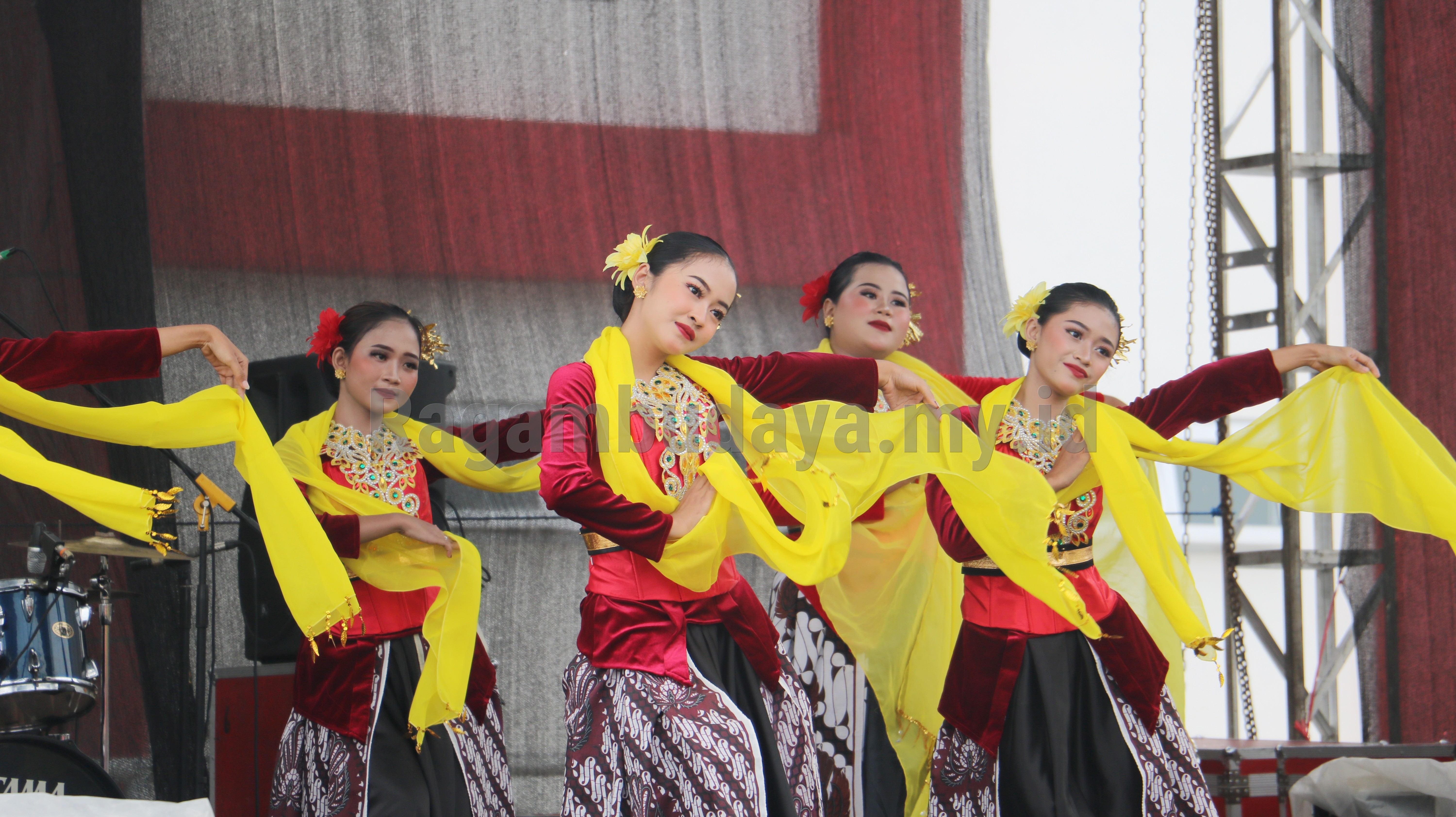 Pertunjukan dalam Event Budaya di Jawa Tengah dalam Upaya Merawat Warisan Lewat Panggung